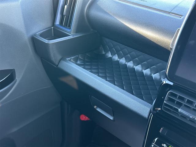 タント カスタムＸ　４ＷＤ　ナビ　パノラマビューモニター　両側パワースライドドア　オートライト　衝突被害軽減システム　アイドリングストップ　横滑り防止機能　プッシュスタート　スマートキー　オートエアコン　盗難防止システム（33枚目）