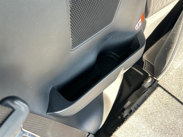 タント カスタムＸ　４ＷＤ　ナビ　パノラマビューモニター　両側パワースライドドア　オートライト　衝突被害軽減システム　アイドリングストップ　横滑り防止機能　プッシュスタート　スマートキー　オートエアコン　盗難防止システム（46枚目）