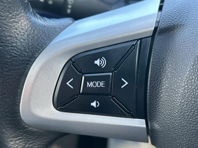 �X�e�A�����O�ɂ͂��܂��܂ȃX�C�b�`���t���Ă���܂��̂ŉ^�]���Ȃ���̑�����y����ł���