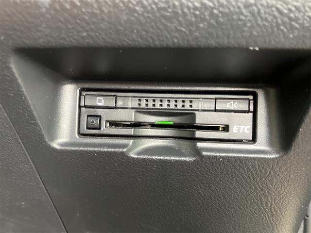 ヴィッツ U 4WD ドライブレコーダー ETC バックカメラ ナビ アルミホイール オートライト スマートキー 電動格納ミラー シートヒーター CVT 盗難防止システム 衝突安全ボディ ABS ESC USB(9枚目)