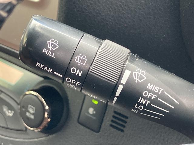 ヴィッツ U 4WD ドライブレコーダー ETC バックカメラ ナビ アルミホイール オートライト スマートキー 電動格納ミラー シートヒーター CVT 盗難防止システム 衝突安全ボディ ABS ESC USB(29枚目)