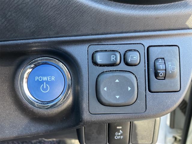 アクア Ｓ　ＥＴＣ　バックカメラ　ナビ　ＴＶ　アルミホイール　オートライト　スマートキー　電動格納ミラー　ＣＶＴ　衝突安全ボディ　ＡＢＳ　ＥＳＣ　ＣＤ　Ｂｌｕｅｔｏｏｔｈ　エアコン　パワーステアリング（12枚目）