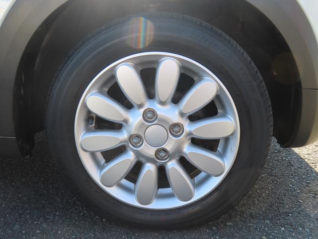 アルトラパン Ｘ　４ＷＤ　純正オーディオ　オートライト　シートヒーター　ＥＴＣ　衝突被害軽減システム　アイドリングストップ　横滑り防止機能　オートエアコン　プッシュスタート　スマートキー　盗難防止システム（16枚目）