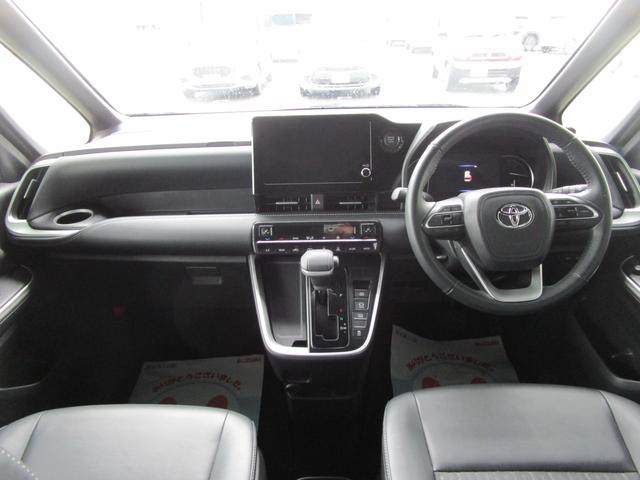 ノア Ｓ－Ｚ　４ＷＤ　レンタカーＵＰ　８インチナビ　ＥＴＣ　シートヒーター　オートライト　両側パワースライドドア　クルーズコントロール　衝突被害軽減システム　横滑り防止機能　プッシュスタート　スマートキー　盗難防止システム（6枚目）