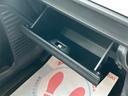 車検証等を入れられるグローブボックスです。