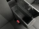 アームレスト内にも収納があります