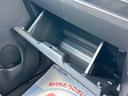 車検証等を入れられるグローブボックスです。