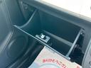 車検証等を入れられるグローブボックスです。