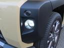 フロントバンパー下部には『フォグランプ』が装備されます。本来は濃霧時などで使用するものですが、夜間走行時に車両前方の足元を照らしてくれます!!