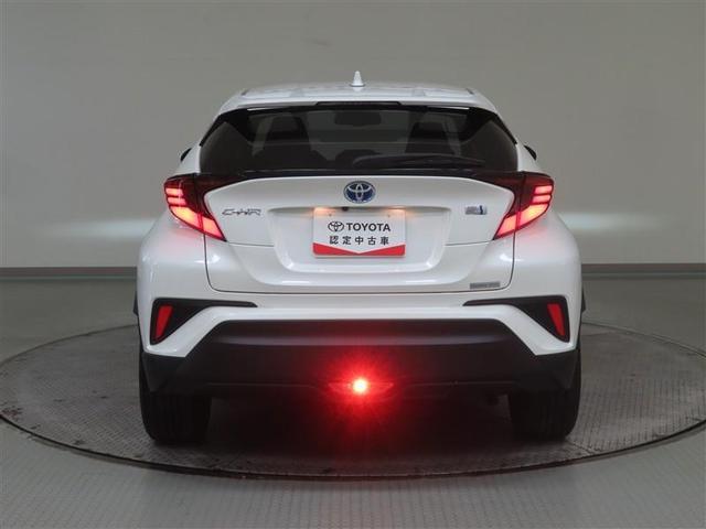 フロント・リヤともによりワイド感を感じるデザインとなっています。ターンランプが「シーケンシャルターンランプ」になっており、後方からの非視認性も高めています。