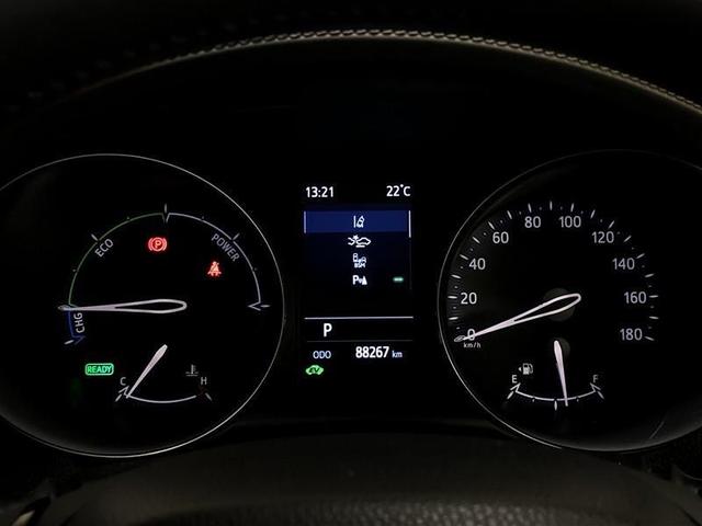 コンビネーション２眼メーターです。中心に配置されたマルチインフォメーションディスプレイには、クルマの様々な情報が表示されます。