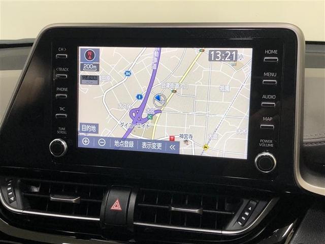 【８インチディスプレイオーディオ】各種オーディオ機能とスマホ連携機能を搭載。ナビキットを装着しているので、車載ナビとしても使用可能です。機能の詳細につきましては、店舗スタッフまでお尋ねください。