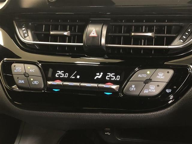 左右独立温度コントロールフルオートエアコンです。室内空間を効率的に快適な空間に保ってくれるので、低燃費にも貢献します。