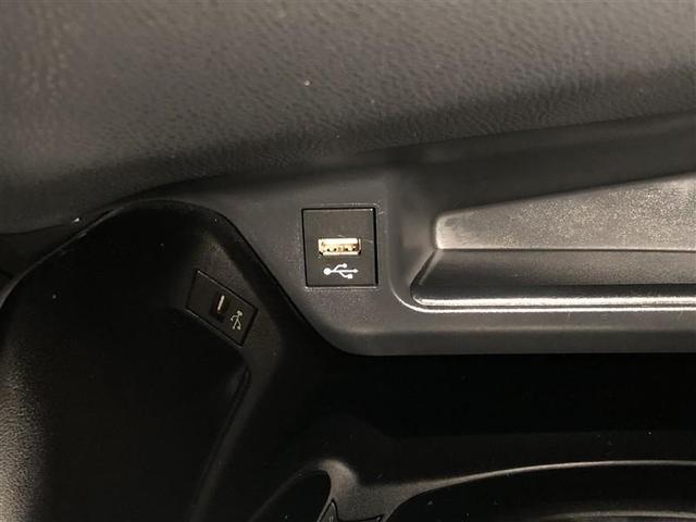 ディスプレイオーディオ用ＵＳＢ入力端子です。ＵＳＢなどに録音した音楽や動画再生が可能です。給電機能も付きます。※ＣＤ・ＤＶＤデッキは搭載されませんのでご注意ください。