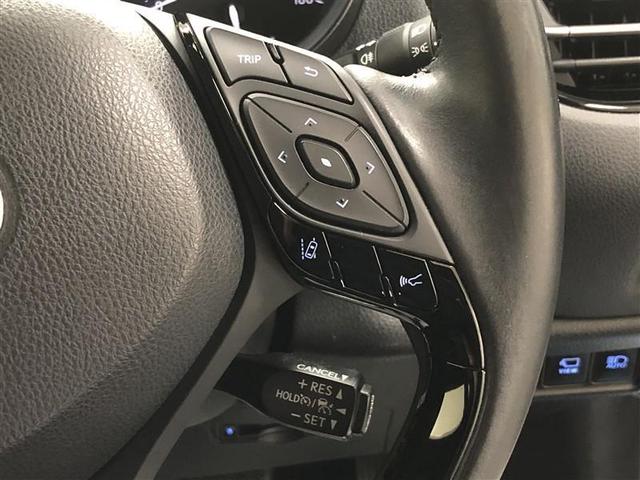 《レーダークルーズコントロール（全車速追従機能付）》高速道路での渋滞やノロノロ運転を快適にサポート！車速に応じて追従支援してくれるので、ロングドライブも快適です！