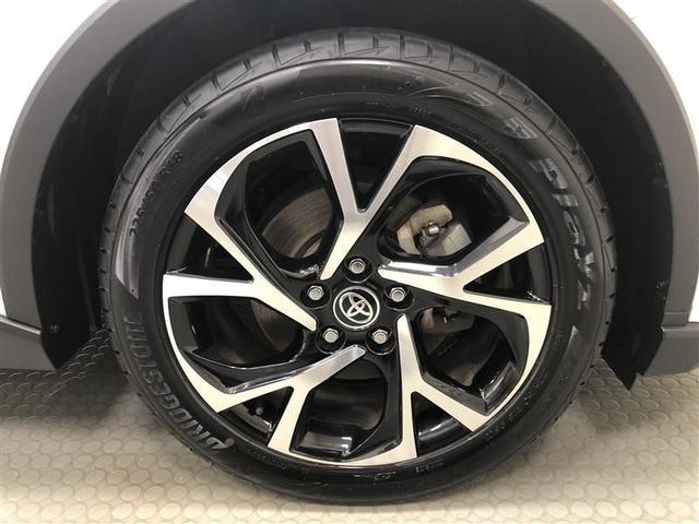 １８インチ純正アルミホイール（２２５／５０Ｒ１８）装着です。