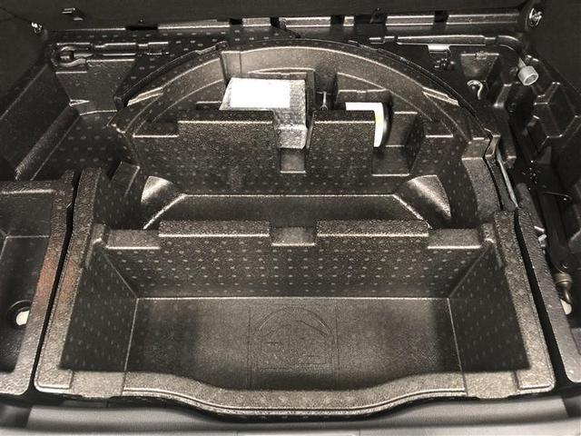 パンク修理キットです。補修材が入ったボトルとコンプレッサーがセットになっています。