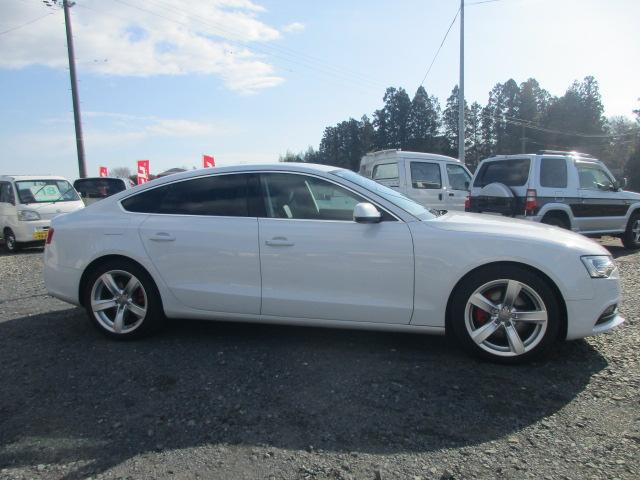 Ａ５スポーツバック ２．０ＴＦＳＩクワトロ　４ＷＤ　レザーシート　シートヒーター　スマートキー　プッシュスタート　アルミホイール（3枚目）