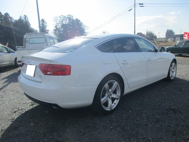 Ａ５スポーツバック ２．０ＴＦＳＩクワトロ　４ＷＤ　レザーシート　シートヒーター　スマートキー　プッシュスタート　アルミホイール（4枚目）