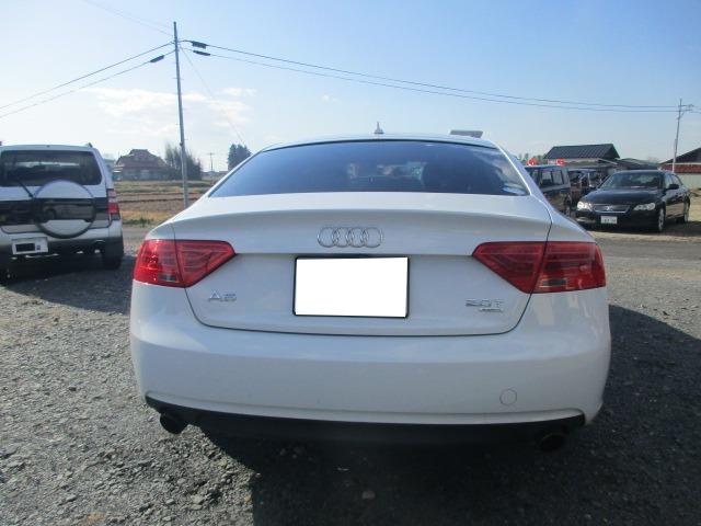 Ａ５スポーツバック ２．０ＴＦＳＩクワトロ　４ＷＤ　レザーシート　シートヒーター　スマートキー　プッシュスタート　アルミホイール（5枚目）