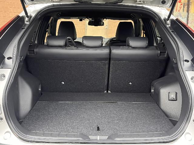 エクリプスクロスＰＨＥＶ Ｐ　サンルーフ＿純正ナビ＿パノラマビューモニター＿前後ドライブレコーダー＿前席シートヒーター＿ステアリングヒーター＿フルセグＴＶ＿レーダークルーズコントロール＿ＬＥＤヘッドライト＿ＥＴＣ＿禁煙車（18枚目）