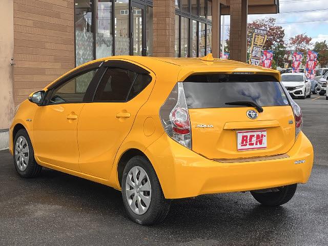 アクア Ｓ　純正ナビ＿バックカメラ＿前席シートヒーター＿前後ドライブレコーダー＿ＥＴＣ＿Ｂｌｕｅｔｏｏｔｈ音楽＿純正フロアマット＆ドアバイザー＿スマートキー＿禁煙車（6枚目）