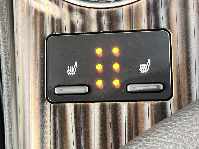 カムリ Gレザーパッケージ モデリスタフルエアロ_黒革シート_純正8インチナビ_Bカメラ_トヨタセーフティセンス_前席シートヒーター_電動トランク_レーダークルーズコントロール_ETC_カラーヘッドアップディスプレイ_禁煙車(11枚目)