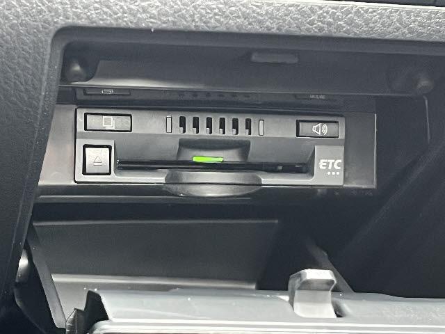 カムリ Gレザーパッケージ モデリスタフルエアロ_黒革シート_純正8インチナビ_Bカメラ_トヨタセーフティセンス_前席シートヒーター_電動トランク_レーダークルーズコントロール_ETC_カラーヘッドアップディスプレイ_禁煙車(19枚目)