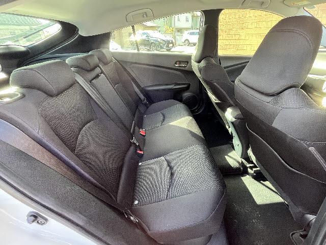 プリウス S 純正8インチディスプレイオーディオ_パノラミックビューモニター_トヨタセーフティセンス_Bluetooth音楽_LEDヘッドライト_レーダークルーズコントロール_ETC_純正15インチアルミ_禁煙車(8枚目)