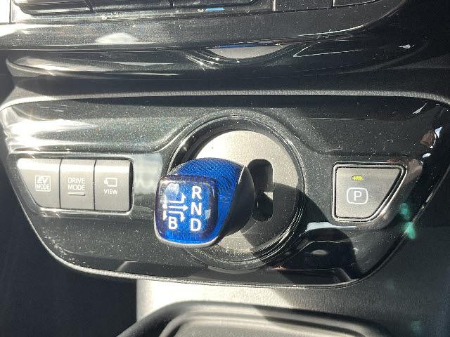 プリウス S 純正8インチディスプレイオーディオ_パノラミックビューモニター_トヨタセーフティセンス_Bluetooth音楽_LEDヘッドライト_レーダークルーズコントロール_ETC_純正15インチアルミ_禁煙車(16枚目)