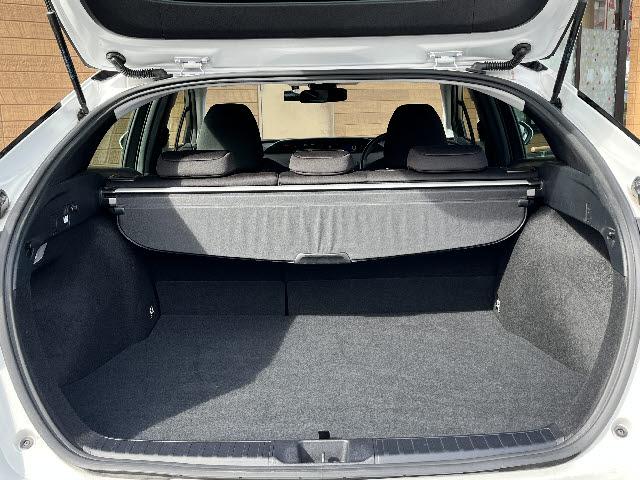 プリウス S 純正8インチディスプレイオーディオ_パノラミックビューモニター_トヨタセーフティセンス_Bluetooth音楽_LEDヘッドライト_レーダークルーズコントロール_ETC_純正15インチアルミ_禁煙車(18枚目)