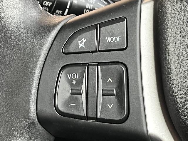 スイフト ＲＳ　５速ＭＴ＿社外ナビ＿フルセグＴＶ＿クルーズコントロール＿ＥＴＣ＿ＨＩＤヘッドライト＿フォグライト＿純正１６インチアルミ＿ＤＶＤ再生＿Ｂｌｕｅｔｏｏｔｈ音楽＿スマートキー＿純正フロアマット＿禁煙車（11枚目）