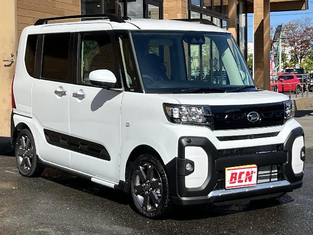 タント ファンクロスターボリミテッド　登録済未使用車＿純正９インチディスプレイオーディオ＿両側電動パワースライドドア＿全方位カメラ＿ＨＤＭＩ対応＿前席シートヒーター＿フルセグＴＶ＿レーダークルーズコントロール＿ＬＥＤヘッドライト＿禁煙車（2枚目）