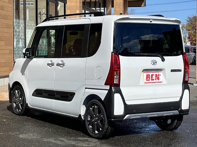 タント ファンクロスターボリミテッド　登録済未使用車＿純正９インチディスプレイオーディオ＿両側電動パワースライドドア＿全方位カメラ＿ＨＤＭＩ対応＿前席シートヒーター＿フルセグＴＶ＿レーダークルーズコントロール＿ＬＥＤヘッドライト＿禁煙車（6枚目）