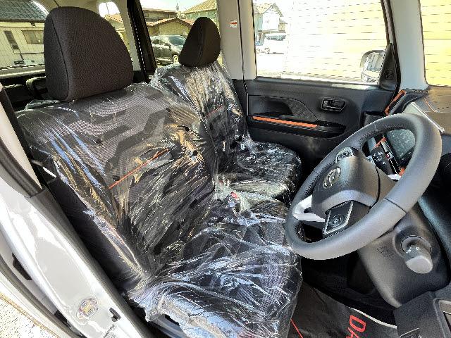 タント ファンクロスターボリミテッド　登録済未使用車＿純正９インチディスプレイオーディオ＿両側電動パワースライドドア＿全方位カメラ＿ＨＤＭＩ対応＿前席シートヒーター＿フルセグＴＶ＿レーダークルーズコントロール＿ＬＥＤヘッドライト＿禁煙車（7枚目）