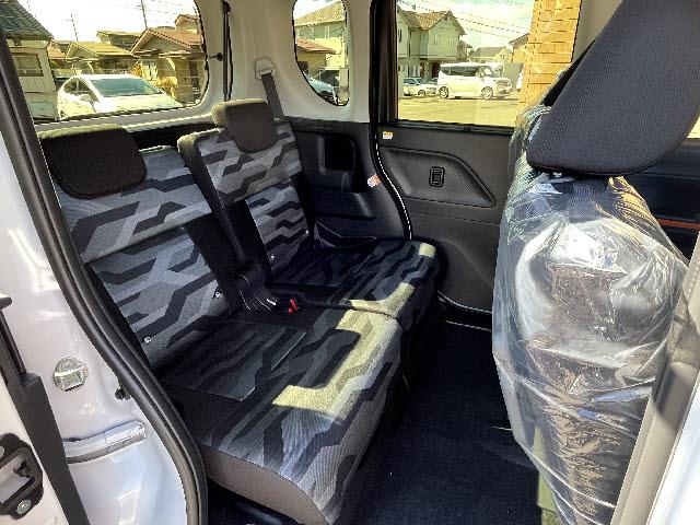 タント ファンクロスターボリミテッド　登録済未使用車＿純正９インチディスプレイオーディオ＿両側電動パワースライドドア＿全方位カメラ＿ＨＤＭＩ対応＿前席シートヒーター＿フルセグＴＶ＿レーダークルーズコントロール＿ＬＥＤヘッドライト＿禁煙車（8枚目）