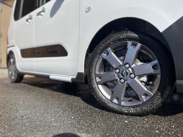 タント ファンクロスターボリミテッド　登録済未使用車＿純正９インチディスプレイオーディオ＿両側電動パワースライドドア＿全方位カメラ＿ＨＤＭＩ対応＿前席シートヒーター＿フルセグＴＶ＿レーダークルーズコントロール＿ＬＥＤヘッドライト＿禁煙車（27枚目）