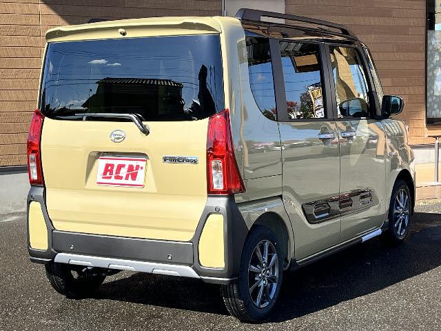 タント ファンクロスリミテッド　登録済未使用車＿純正９インチディスプレイオーディオ＿両側電動パワースライドドア＿全方位カメラ＿ＨＤＭＩ対応＿前席シートヒーター＿フルセグＴＶ＿レーダークルーズコントロール＿ＬＥＤヘッドライト＿禁煙車（5枚目）