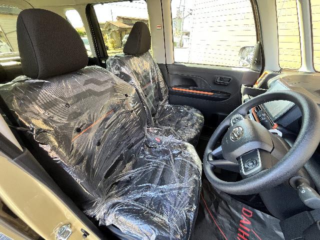 タント ファンクロスリミテッド　登録済未使用車＿純正９インチディスプレイオーディオ＿両側電動パワースライドドア＿全方位カメラ＿ＨＤＭＩ対応＿前席シートヒーター＿フルセグＴＶ＿レーダークルーズコントロール＿ＬＥＤヘッドライト＿禁煙車（7枚目）