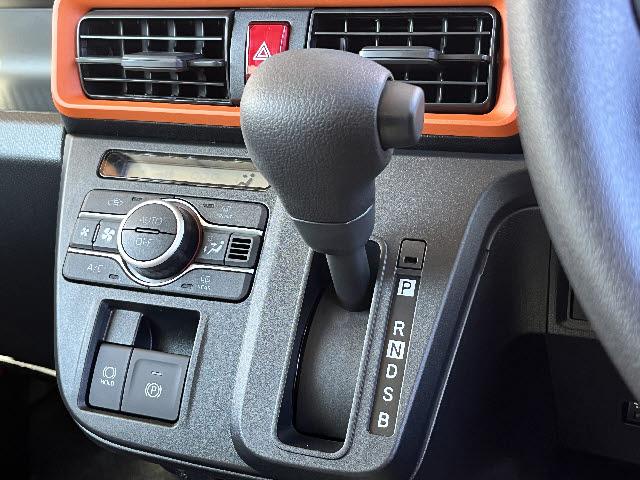 タント ファンクロスリミテッド　登録済未使用車＿純正９インチディスプレイオーディオ＿両側電動パワースライドドア＿全方位カメラ＿ＨＤＭＩ対応＿前席シートヒーター＿フルセグＴＶ＿レーダークルーズコントロール＿ＬＥＤヘッドライト＿禁煙車（16枚目）