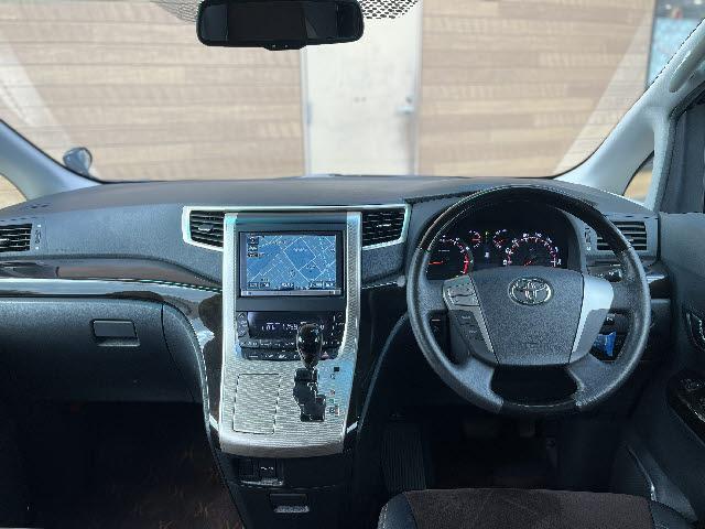 アルファード ２４０Ｓ　タイプゴールド　ワンオーナー＿後期型＿純正８インチナビ＿アルカンターラハーフレザーシート＿両側電動スライドドア＿電動リアゲート＿Ｂカメラ＿フルセグＴＶ＿ＥＴＣ＿Ｂｌｕｅｔｏｏｔｈ音楽＿クルーズコントロール＿禁煙車（3枚目）