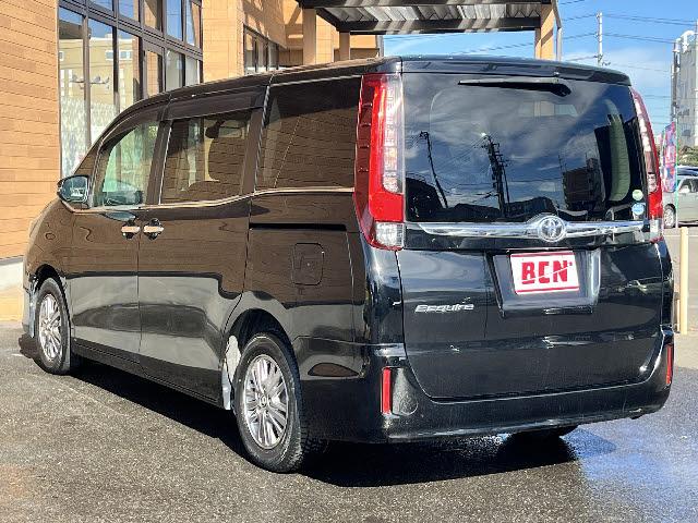 エスクァイア Ｇｉ　純正９インチナビ＿黒革シート＿両側電動パワースライドドア＿バックカメラ＿前席シートヒーター＿フルセグＴＶ＿ビルトインＥＴＣ＿クルーズコントロール＿Ｂｌｕｅｔｏｏｔｈ音楽＿ＬＥＤヘッドライト＿禁煙車（6枚目）