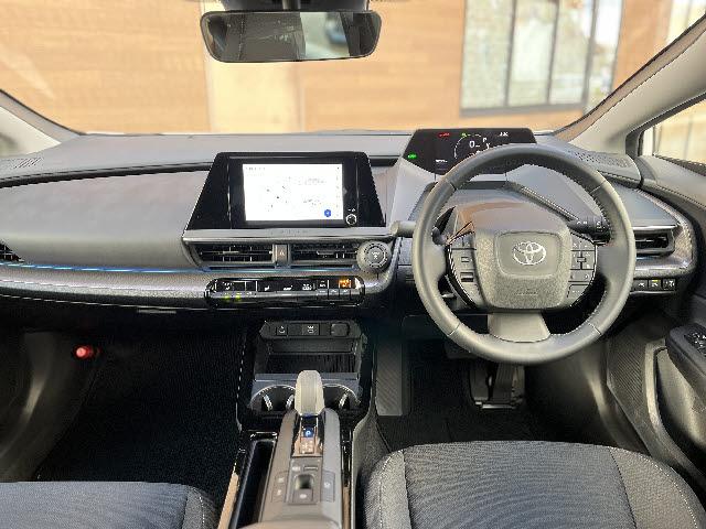 プリウス Ｇ　Ｇ＿４ＷＤ＿純正８インチディシュプレイオーディオ＿バックモニター　ビルトインＥＴＣ　追従型クルーズコントロール　キーフリー　純正１１８インチアルミホイル　Ｂｌｕｅｔｏｏｔｈ　フルセグＴＶ　ＬＥＤライト（3枚目）