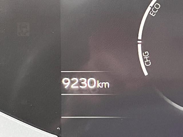 プリウス Ｇ　Ｇ＿４ＷＤ＿純正８インチディシュプレイオーディオ＿バックモニター　ビルトインＥＴＣ　追従型クルーズコントロール　キーフリー　純正１１８インチアルミホイル　Ｂｌｕｅｔｏｏｔｈ　フルセグＴＶ　ＬＥＤライト（4枚目）