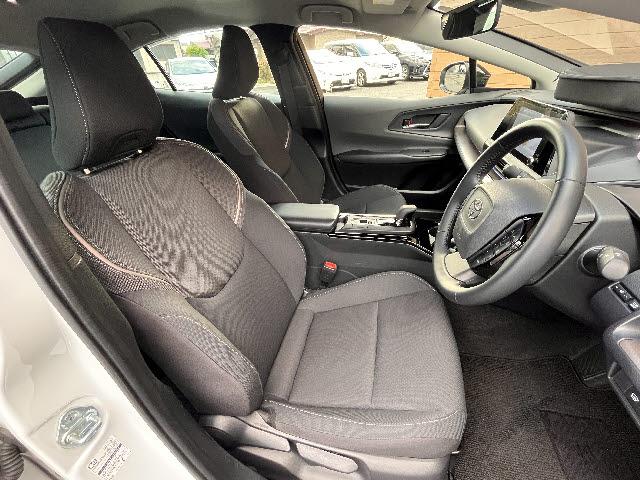 プリウス Ｇ　Ｇ＿４ＷＤ＿純正８インチディシュプレイオーディオ＿バックモニター　ビルトインＥＴＣ　追従型クルーズコントロール　キーフリー　純正１１８インチアルミホイル　Ｂｌｕｅｔｏｏｔｈ　フルセグＴＶ　ＬＥＤライト（7枚目）