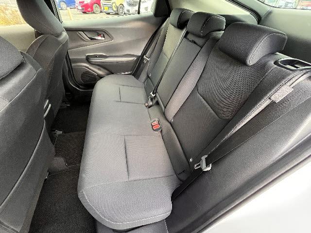 プリウス Ｇ　Ｇ＿４ＷＤ＿純正８インチディシュプレイオーディオ＿バックモニター　ビルトインＥＴＣ　追従型クルーズコントロール　キーフリー　純正１１８インチアルミホイル　Ｂｌｕｅｔｏｏｔｈ　フルセグＴＶ　ＬＥＤライト（13枚目）