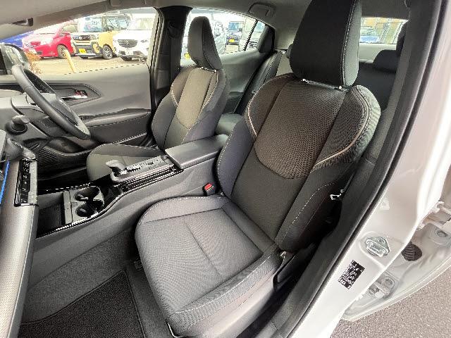 プリウス Ｇ　Ｇ＿４ＷＤ＿純正８インチディシュプレイオーディオ＿バックモニター　ビルトインＥＴＣ　追従型クルーズコントロール　キーフリー　純正１１８インチアルミホイル　Ｂｌｕｅｔｏｏｔｈ　フルセグＴＶ　ＬＥＤライト（14枚目）