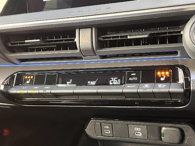 プリウス Ｇ　Ｇ＿４ＷＤ＿純正８インチディシュプレイオーディオ＿バックモニター　ビルトインＥＴＣ　追従型クルーズコントロール　キーフリー　純正１１８インチアルミホイル　Ｂｌｕｅｔｏｏｔｈ　フルセグＴＶ　ＬＥＤライト（17枚目）