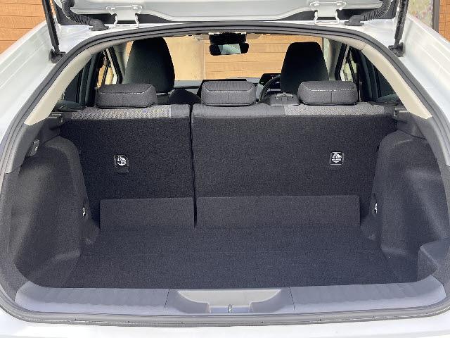 プリウス Ｇ　Ｇ＿４ＷＤ＿純正８インチディシュプレイオーディオ＿バックモニター　ビルトインＥＴＣ　追従型クルーズコントロール　キーフリー　純正１１８インチアルミホイル　Ｂｌｕｅｔｏｏｔｈ　フルセグＴＶ　ＬＥＤライト（18枚目）