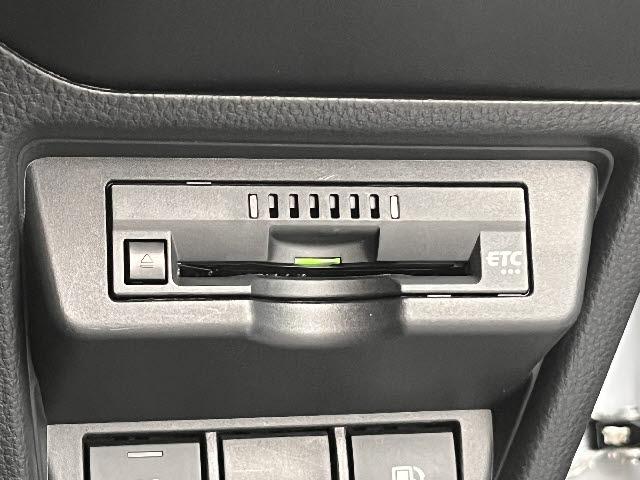 プリウス Ｇ　Ｇ＿４ＷＤ＿純正８インチディシュプレイオーディオ＿バックモニター　ビルトインＥＴＣ　追従型クルーズコントロール　キーフリー　純正１１８インチアルミホイル　Ｂｌｕｅｔｏｏｔｈ　フルセグＴＶ　ＬＥＤライト（19枚目）